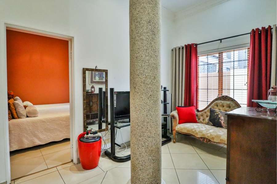 5 Bedroom Property for Sale in Birdwood Estate North West